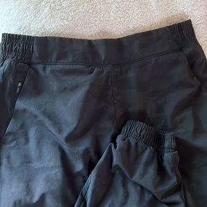 Athleta Brooklyn camo lined jogger